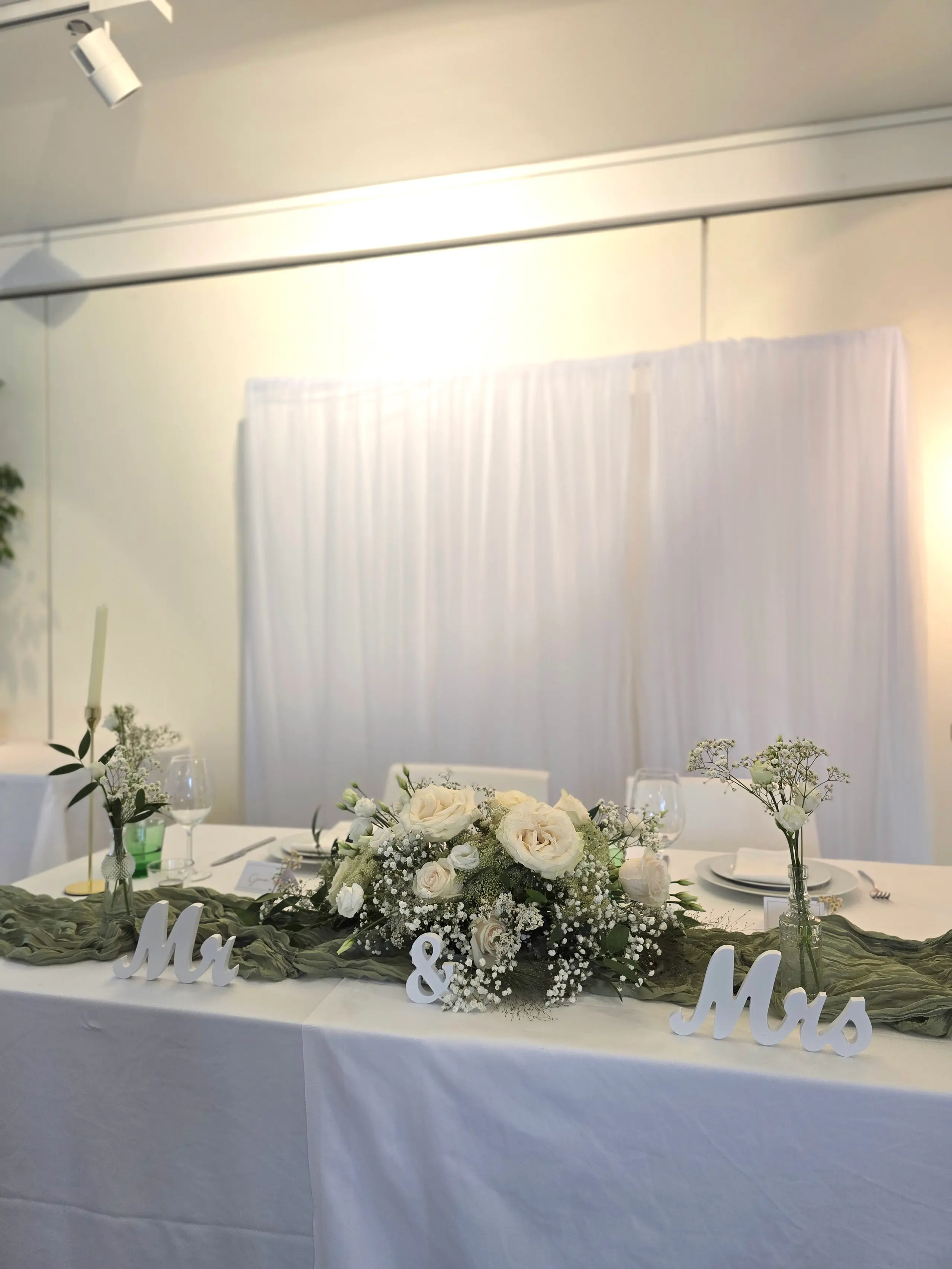 11:00 — Die Tafel wächst.